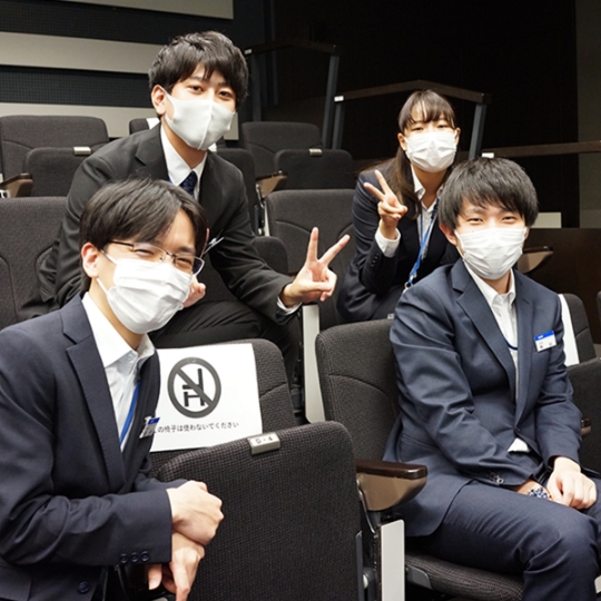 感染対策をしっかり行ったうえで、修了報告会を行いました。