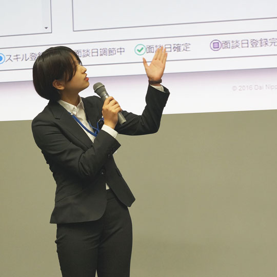 修了報告会の様子です。研修で学んできたことを、グループごとに発表します。