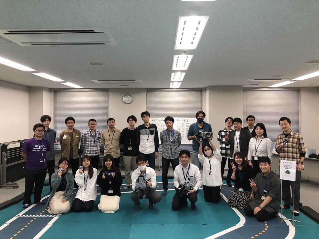 AWS DeepRacer実機走行会 in 福岡に多数の参加者が集まる様子